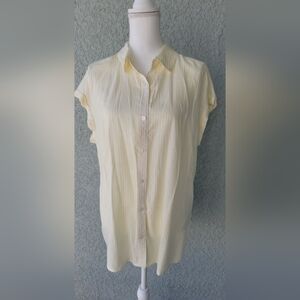 Fortune + Ivy Women's Light Yellow Button-Down Shirt